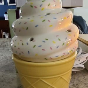 Ice cream scentsy warmer